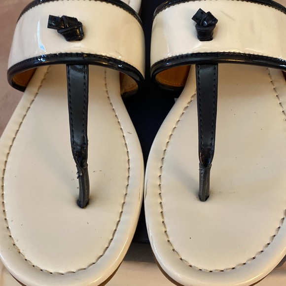 J McLaughlin white sandals with navy trim - Picture 4 of 5